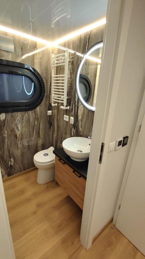 ורוצלב Houseboat Water King Apartament Plywajacy Dom Na Wodzie, 7 Os מראה חיצוני תמונה