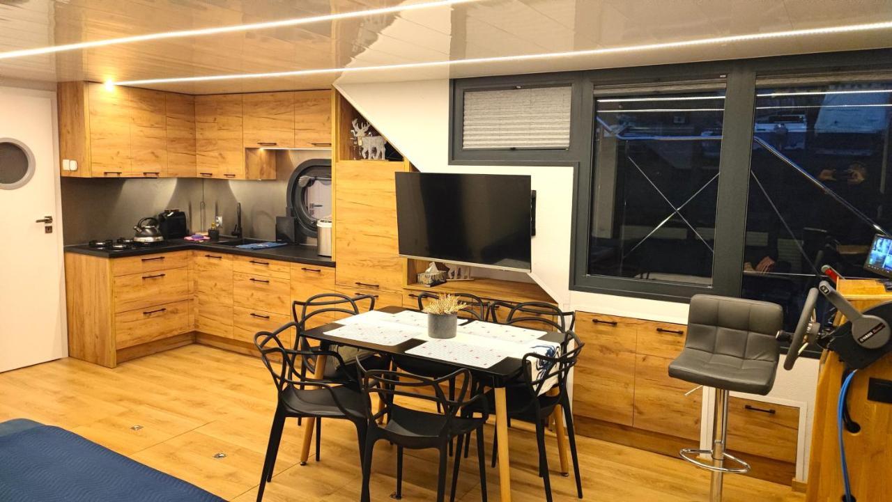 ורוצלב Houseboat Water King Apartament Plywajacy Dom Na Wodzie, 7 Os מראה חיצוני תמונה